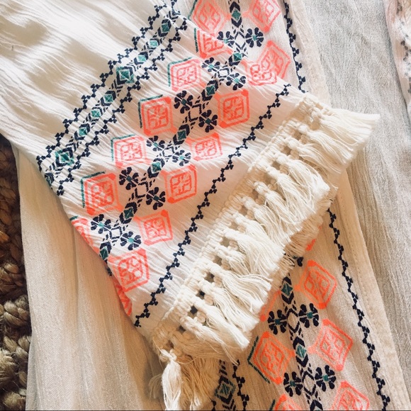 ♦️SOLD♦️ Boho Fringe Kimono - Picture 2 of 4